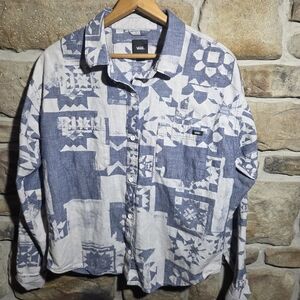 Vans Off The Wall Men’s Medium Button Up ShirVans Blue and White Patterned Shirt